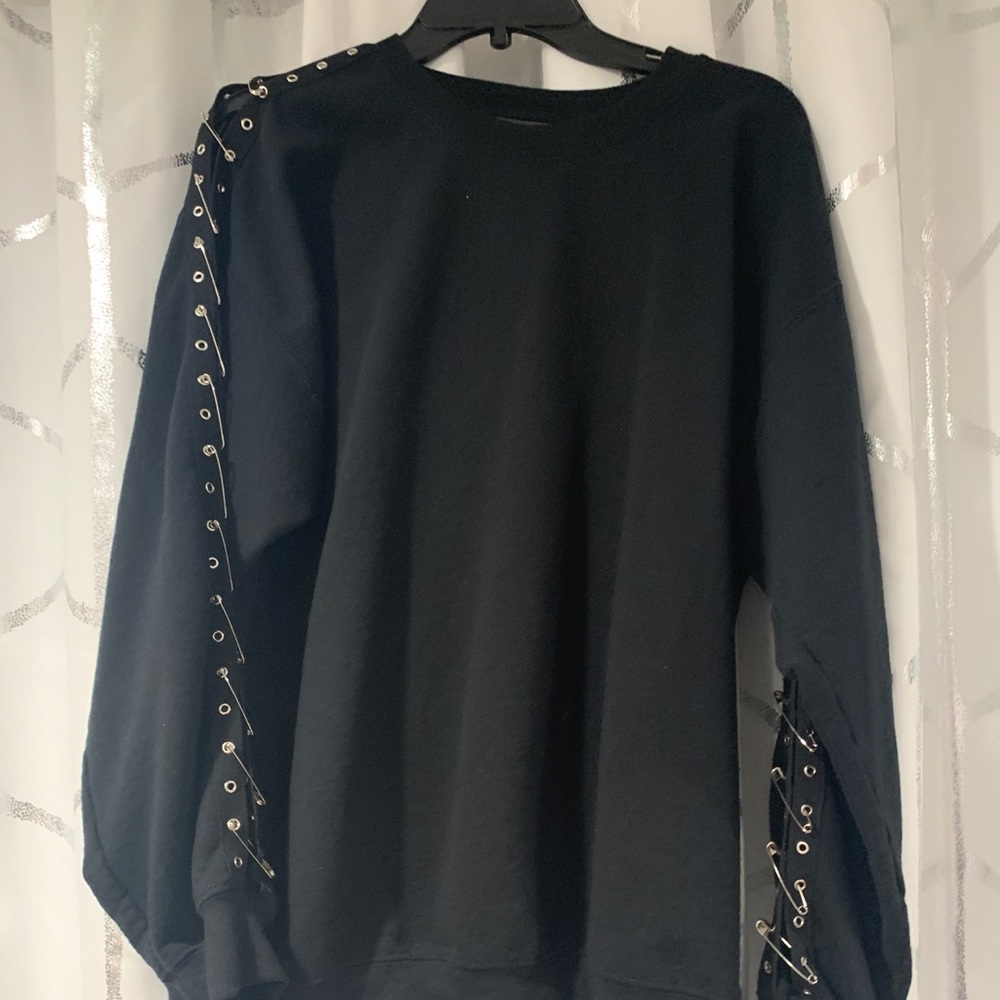 Carmen denim pin sweatshirt